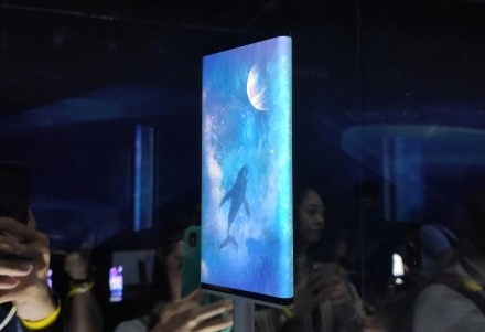 tren tay Xiaomi Mi Mix Alpha anh 6