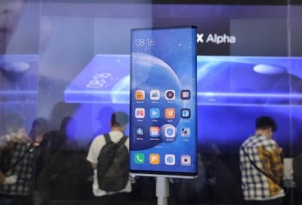 tren tay Xiaomi Mi Mix Alpha anh 4