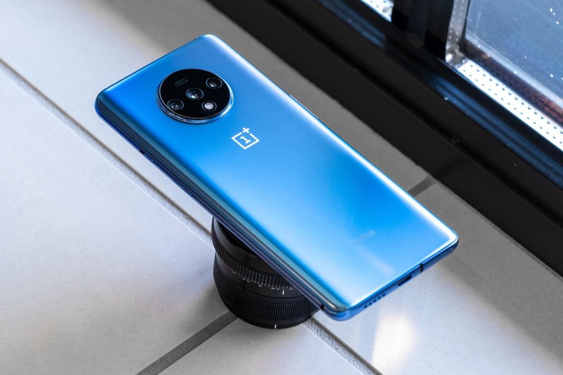 Doi thu cua iPhone 11, Note10 gia bang mot nua hinh anh