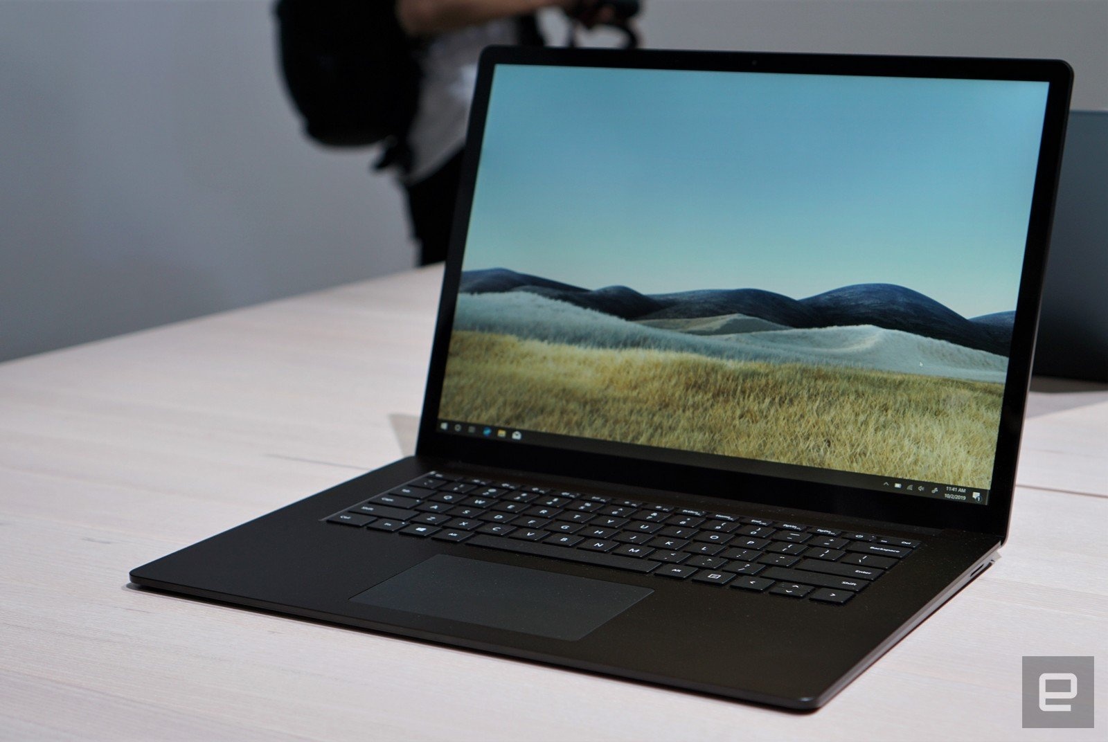 tren tay Surface Laptop 3 anh 8