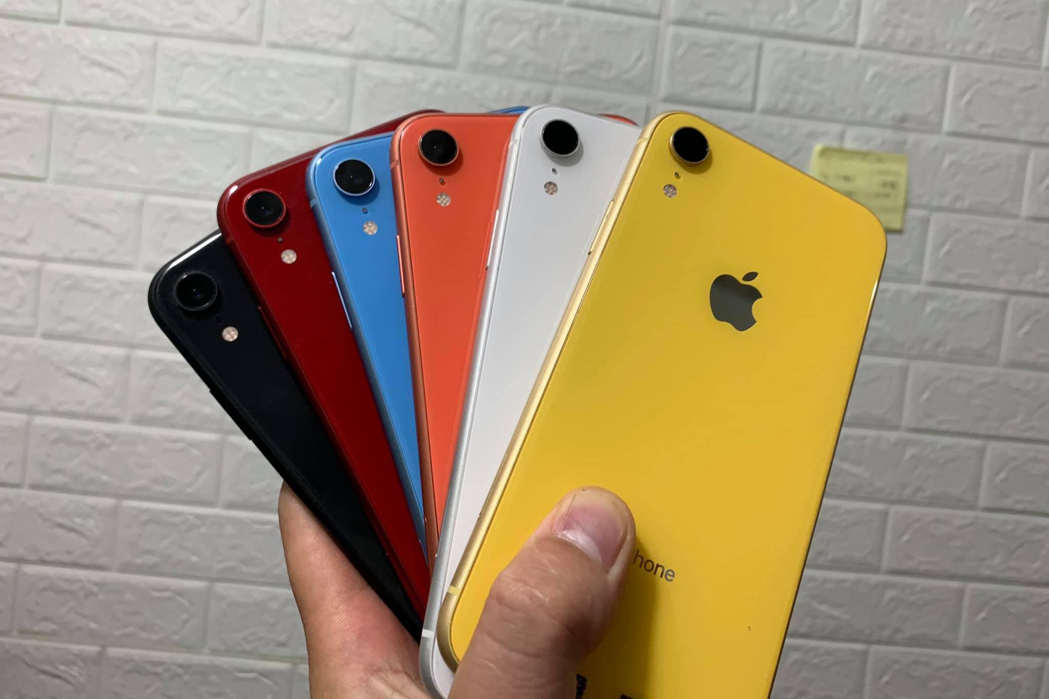 iPhone XR lock gia re anh 2