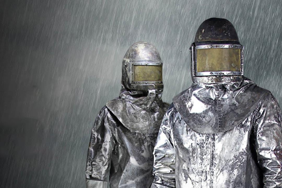 Mua axit dang pha huy Trai Dat nhu the nao? hinh anh