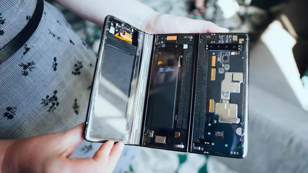 smartphone man hinh gap TCL anh 8