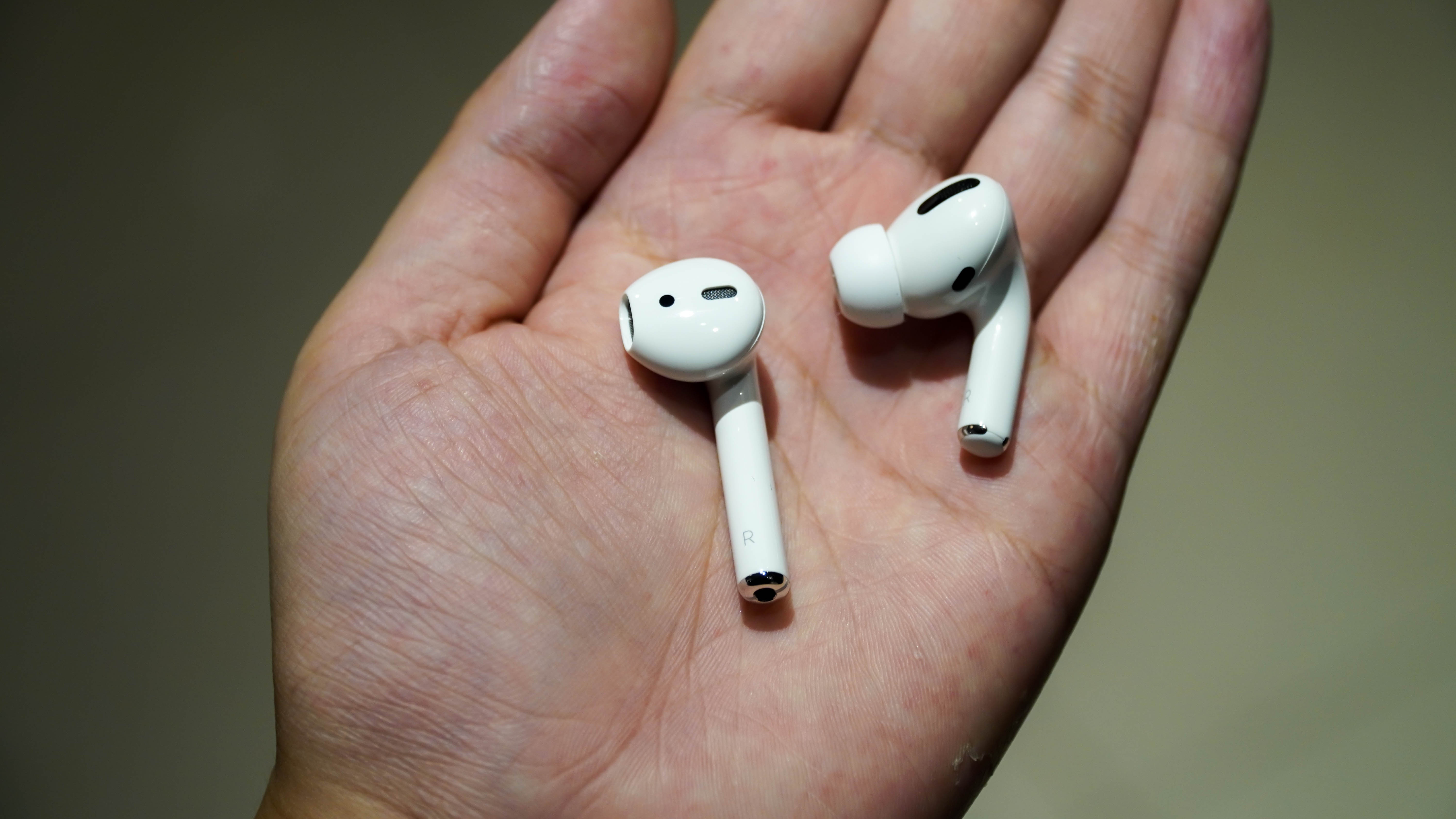 tren tay AirPods Pro anh 2