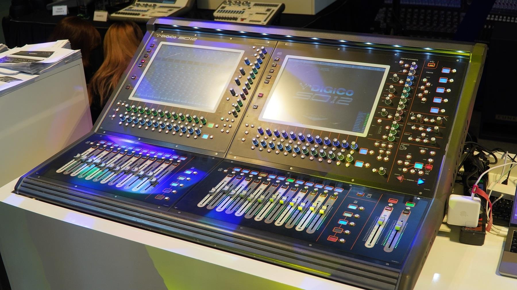 60 thuong hieu thiet bi bieu dien chuyen nghiep quy tu tai Ha Noi hinh anh