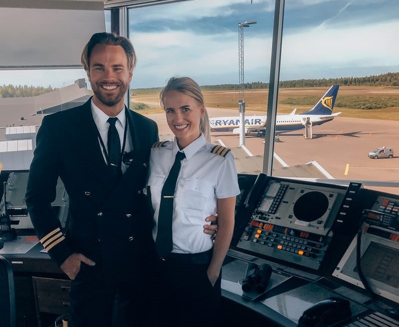 nu phi cong xinh dep co 500.000 nguoi theo doi tren Instagram anh 6