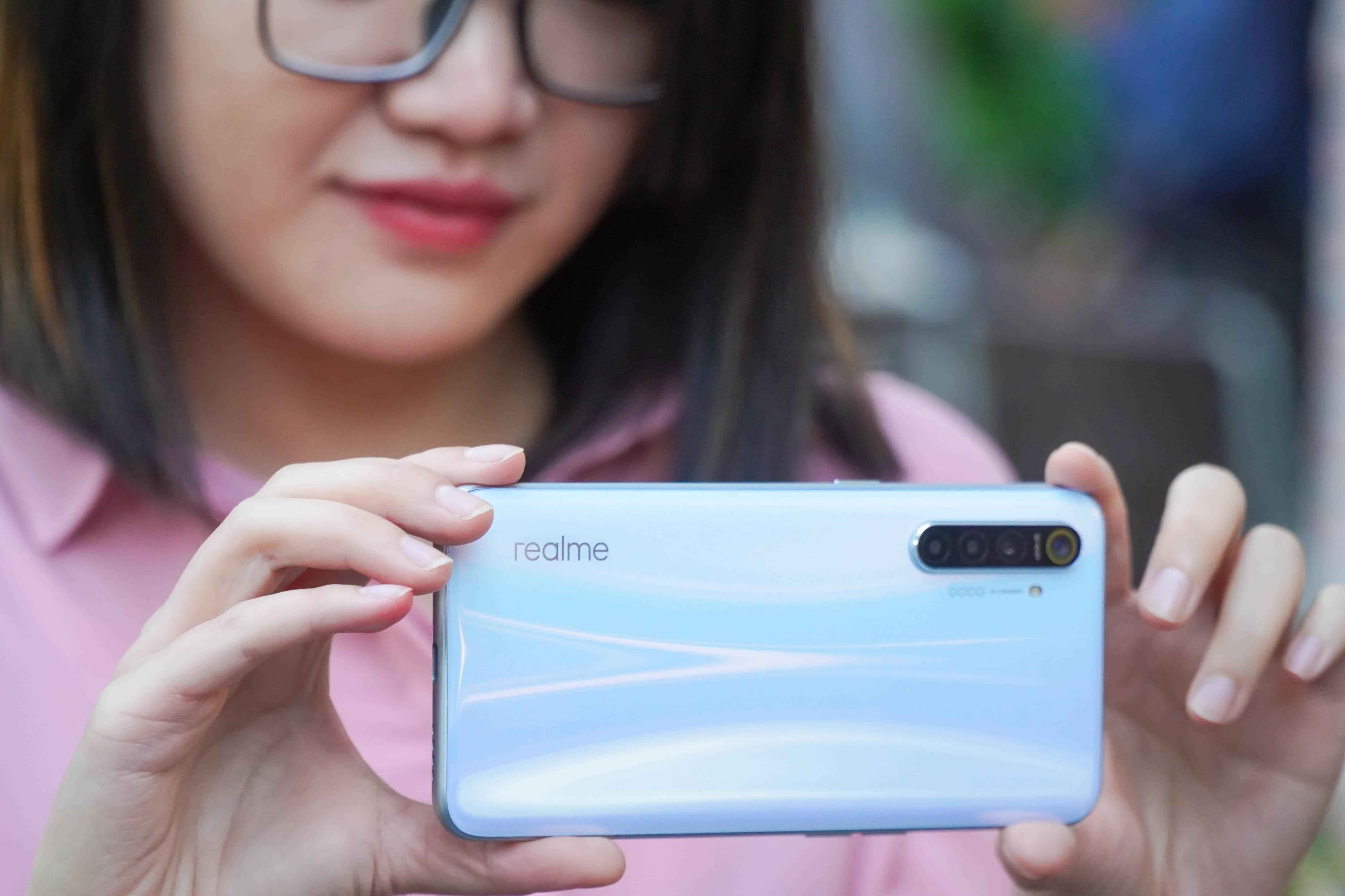 Chi tiet Realme XT - camera 64 MP, gia 8 trieu dong hinh anh