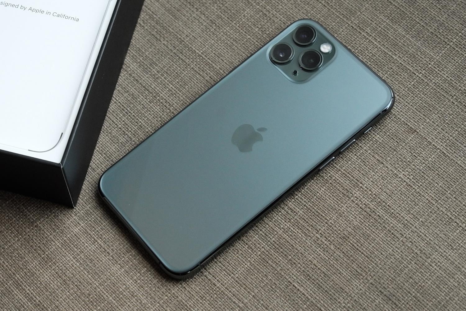 iPhone 11 xach tay giam gia manh, sap ngang gia My hinh anh