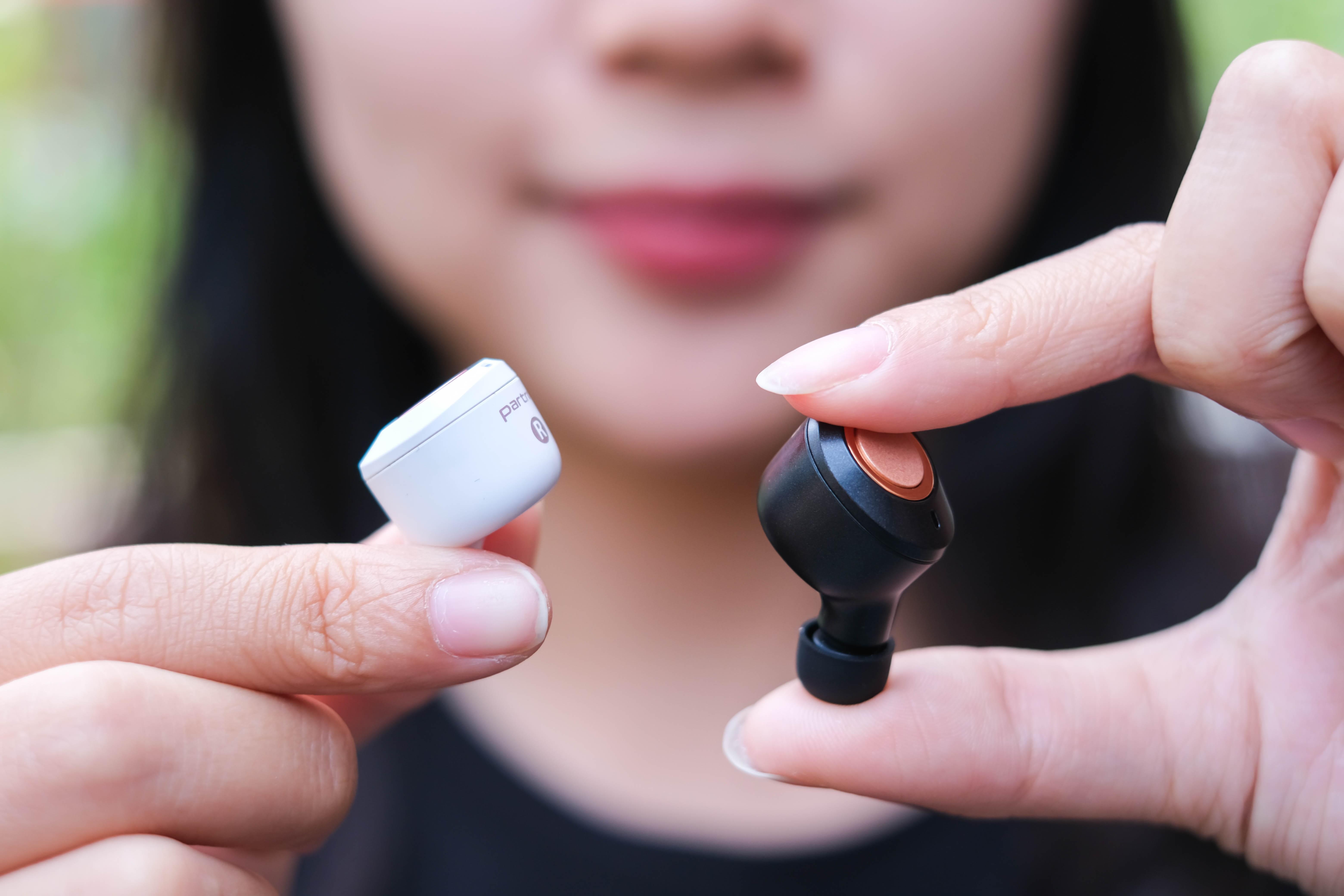 Tai nghe khong day gia 2 trieu dong cho nguoi khong thich AirPods hinh anh