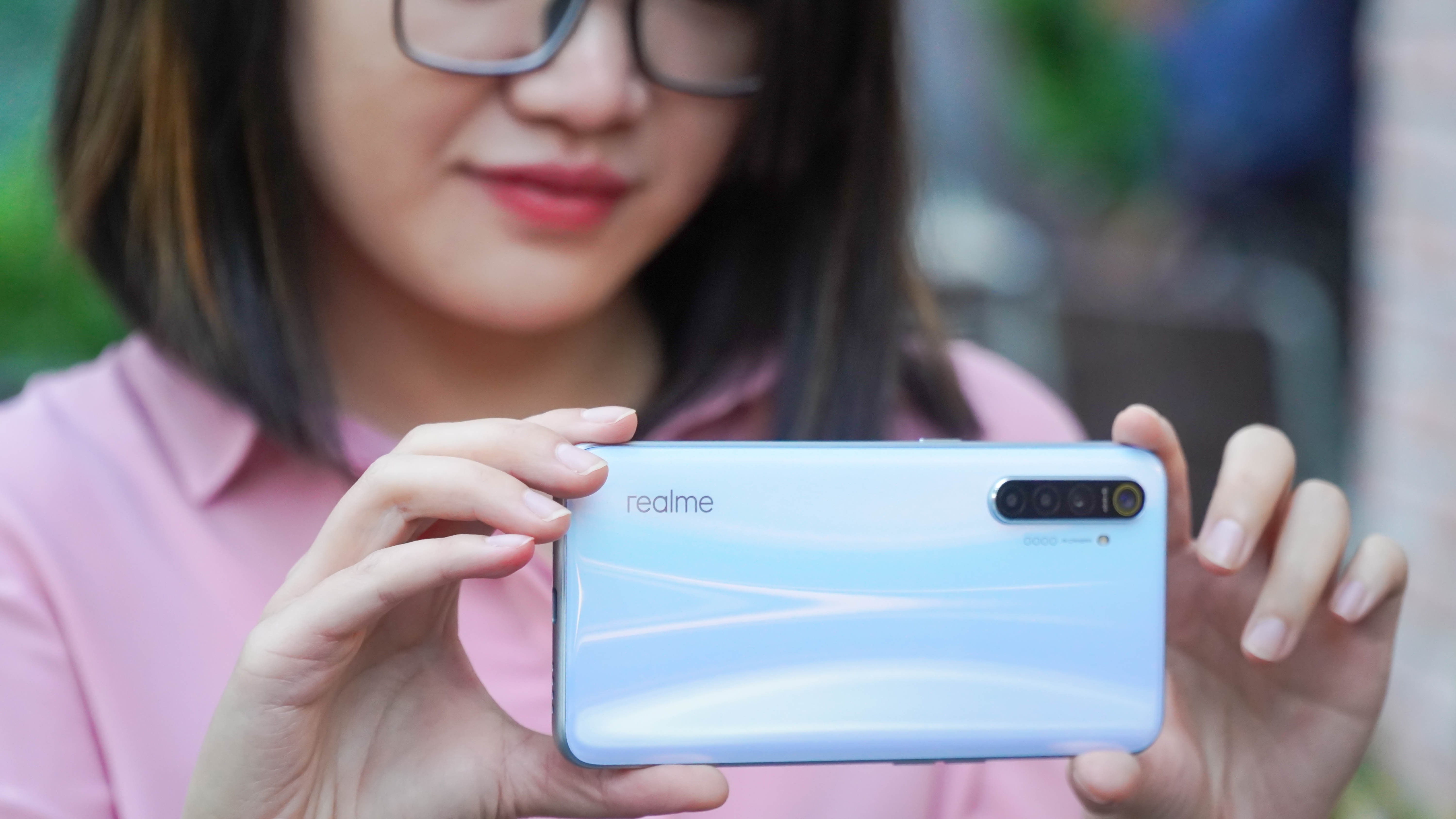 smartphone pin trau anh 5