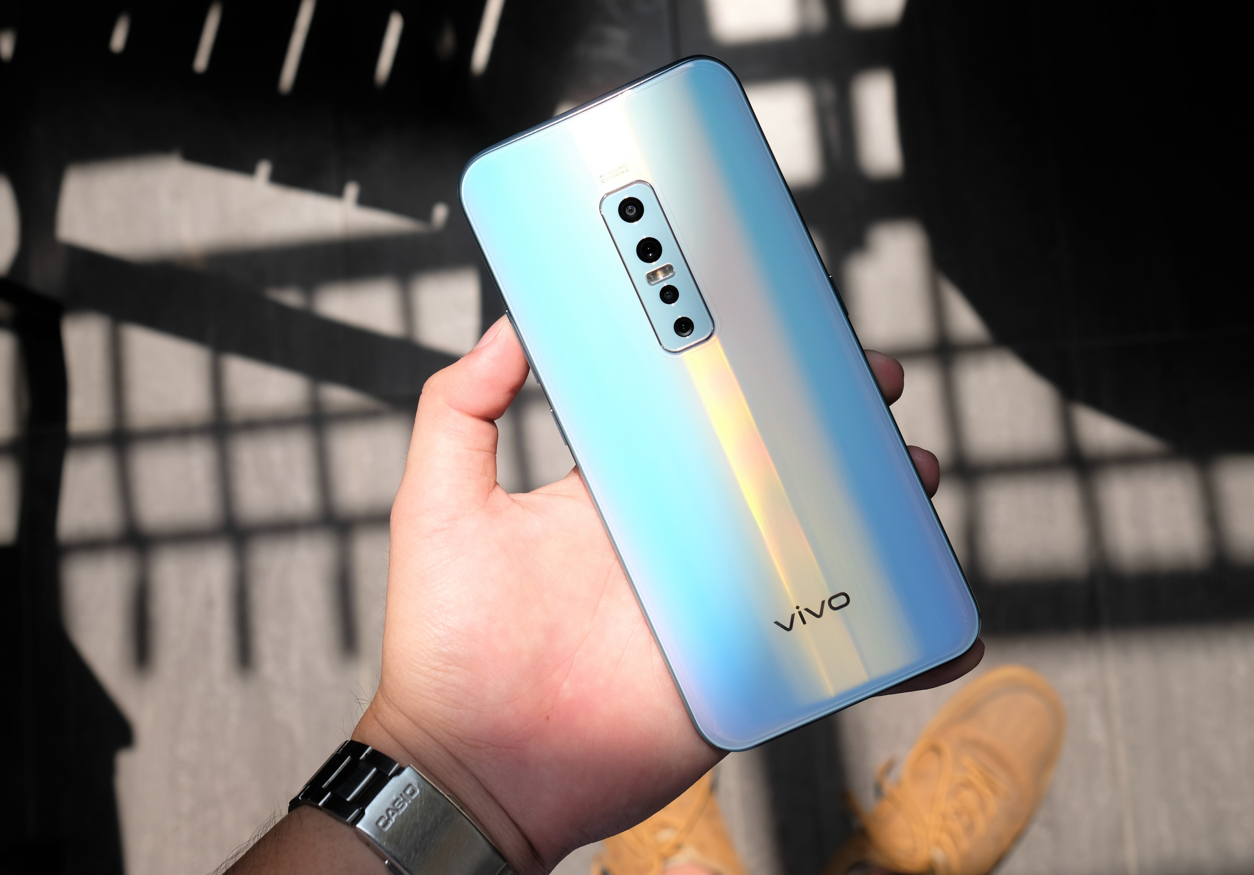 smartphone pin trau anh 1