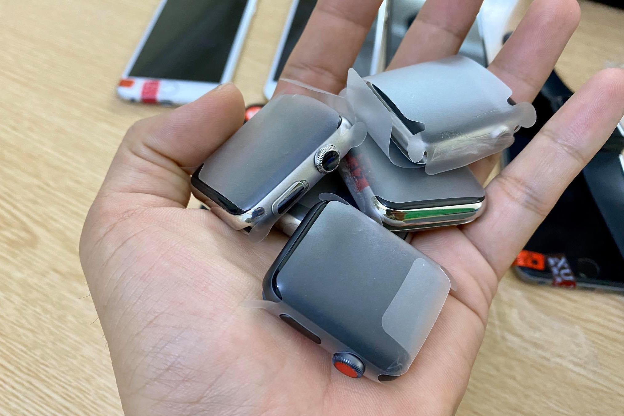 Apple Watch xach tay gia 2 trieu dong o at ve Viet Nam, nghi hang dung hinh anh