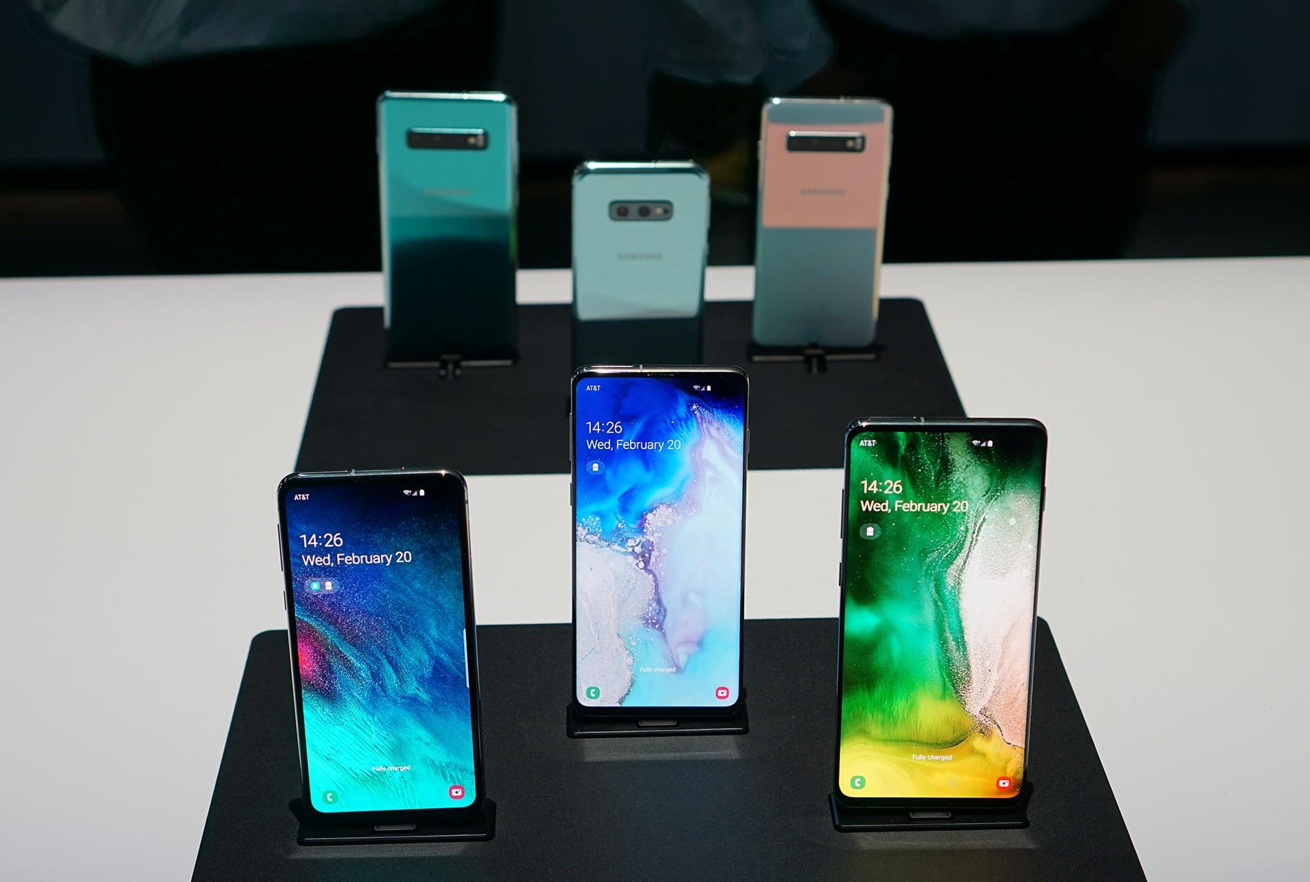 Sau nua nam, Galaxy S10 da qua su dung ve gia 10 trieu dong tai VN hinh anh