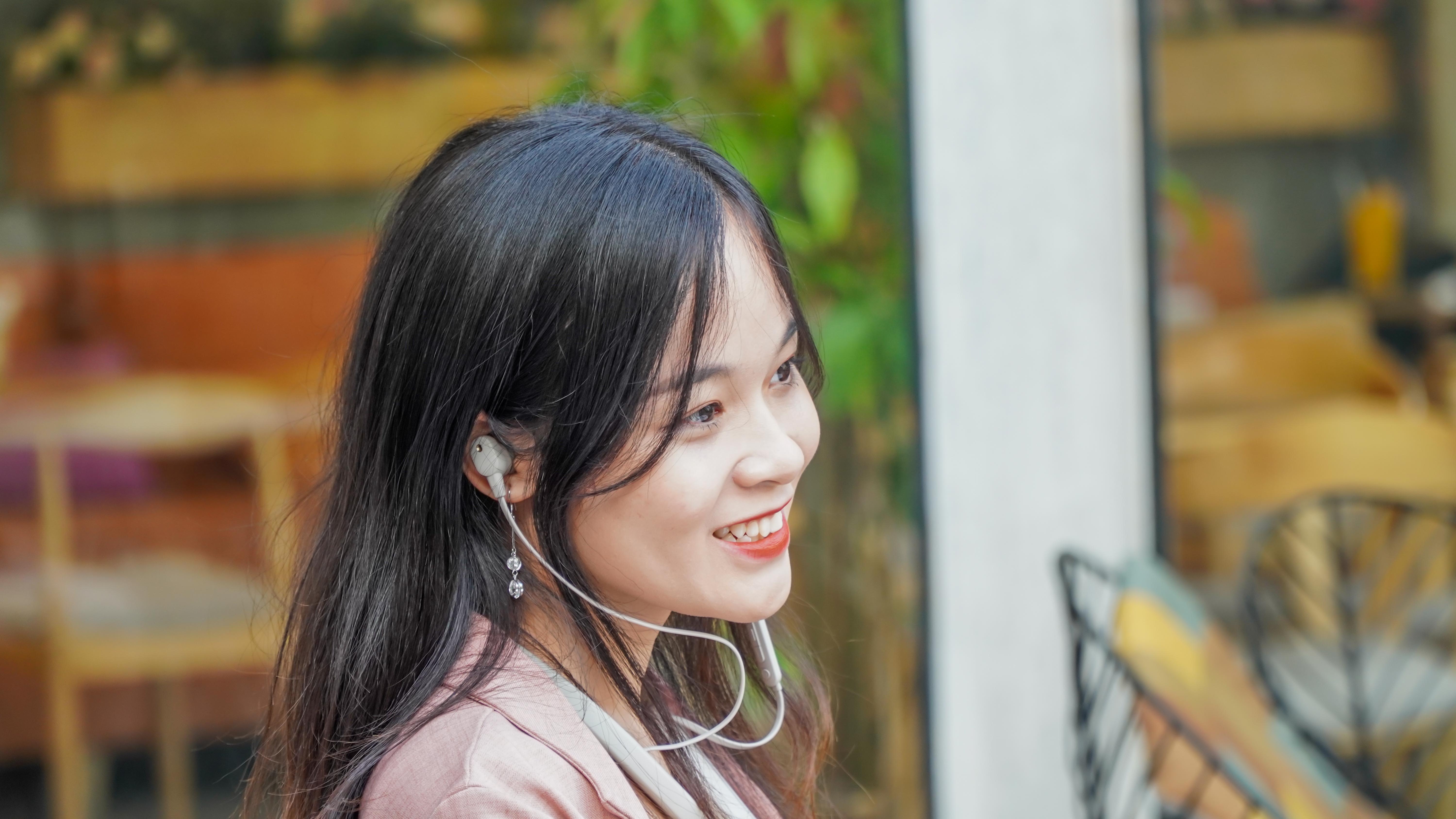 trai nghiem Sony WI-1000XM2 anh 9