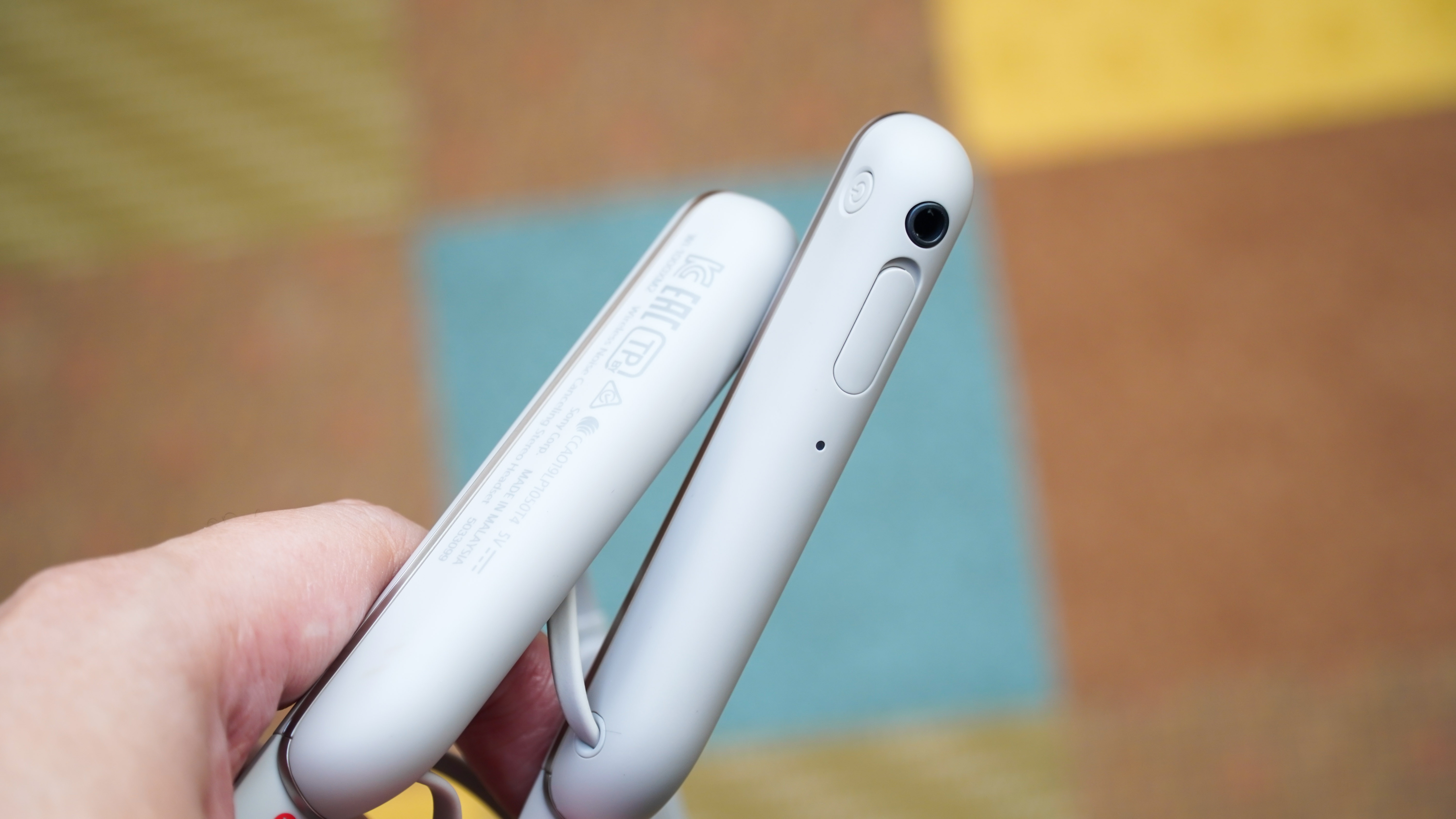 trai nghiem Sony WI-1000XM2 anh 4