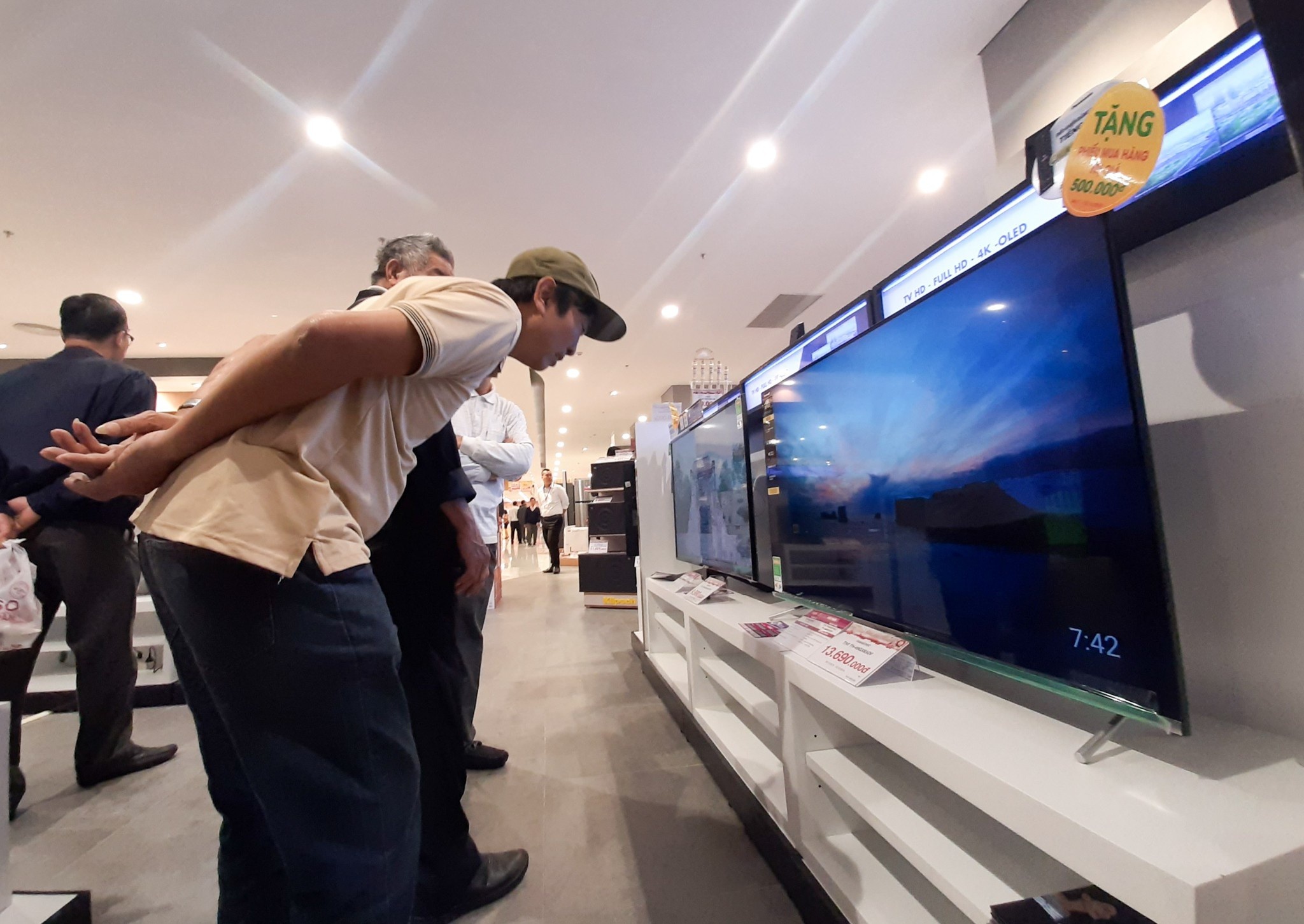 smart TV giam gia anh 1