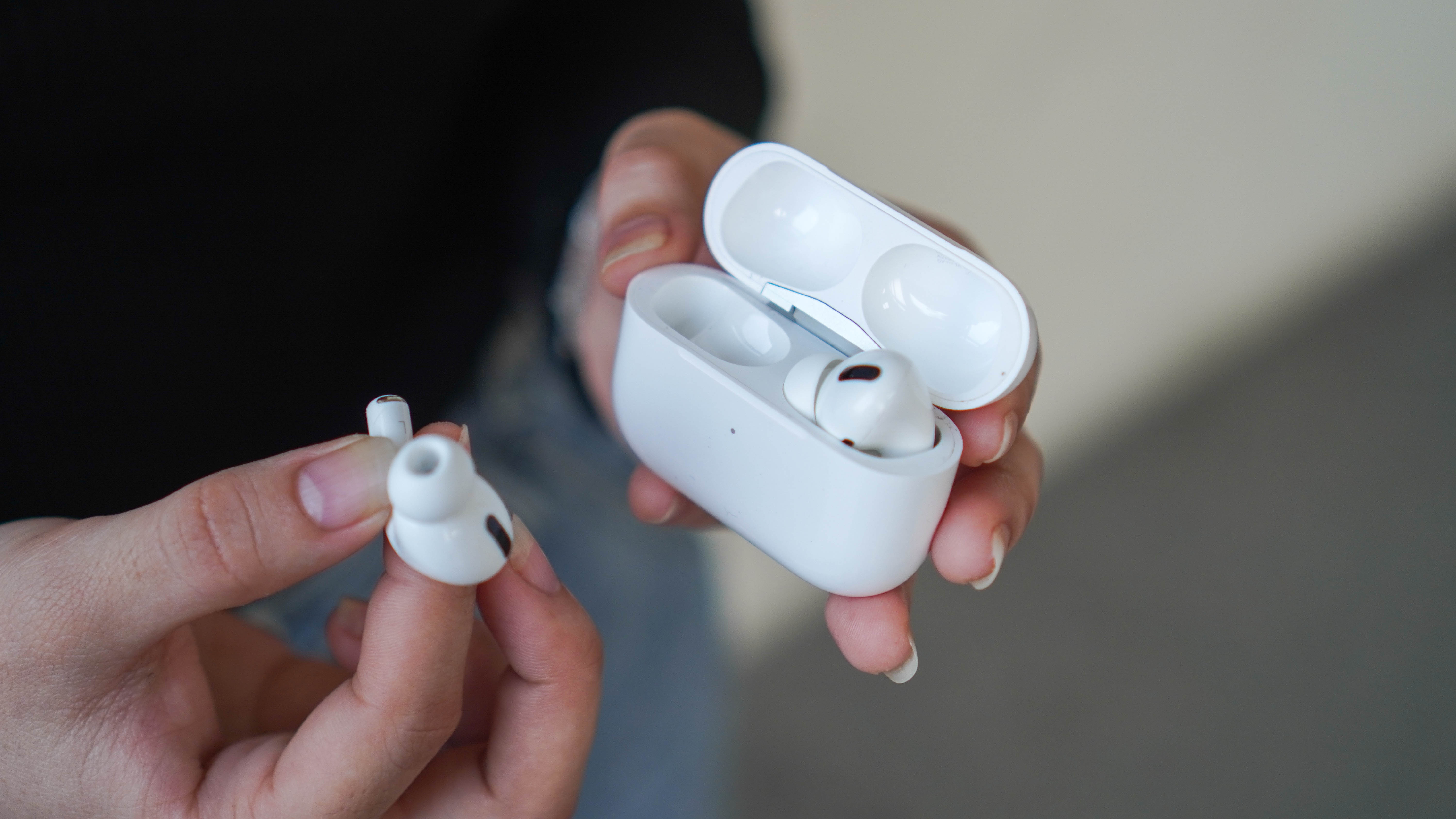 so sanh AirPods Pro va Sony WI-1000XM2 anh 3