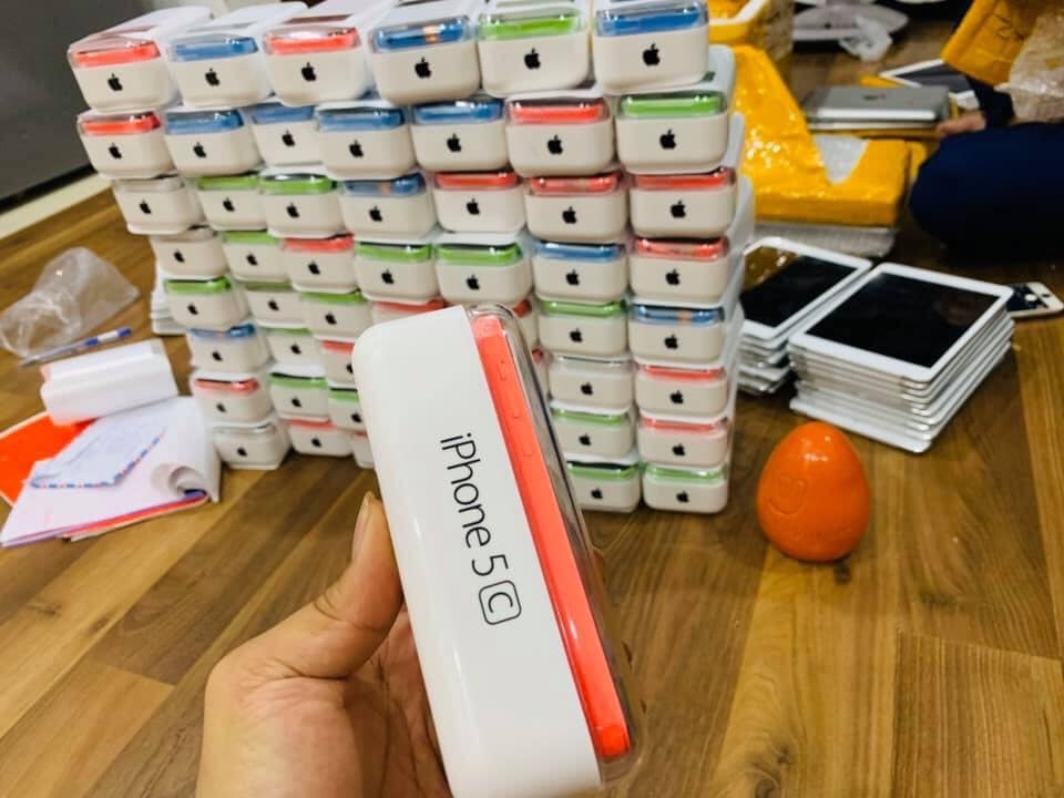 iPhone 5C hang bai o at ve Viet Nam can Tet, gia tu 700.000 dong hinh anh