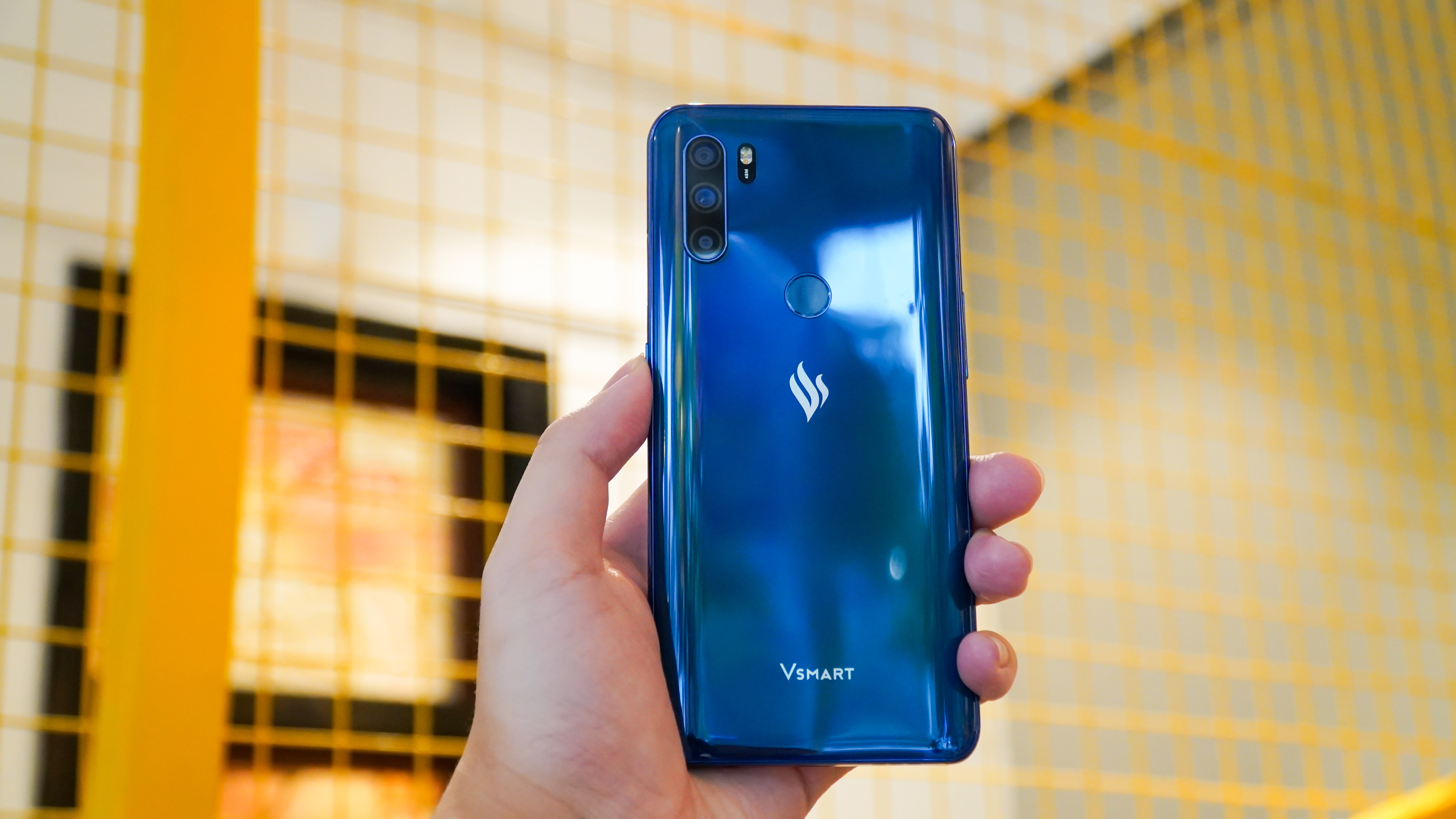 co nen mua Vsmart Active 3 anh 5