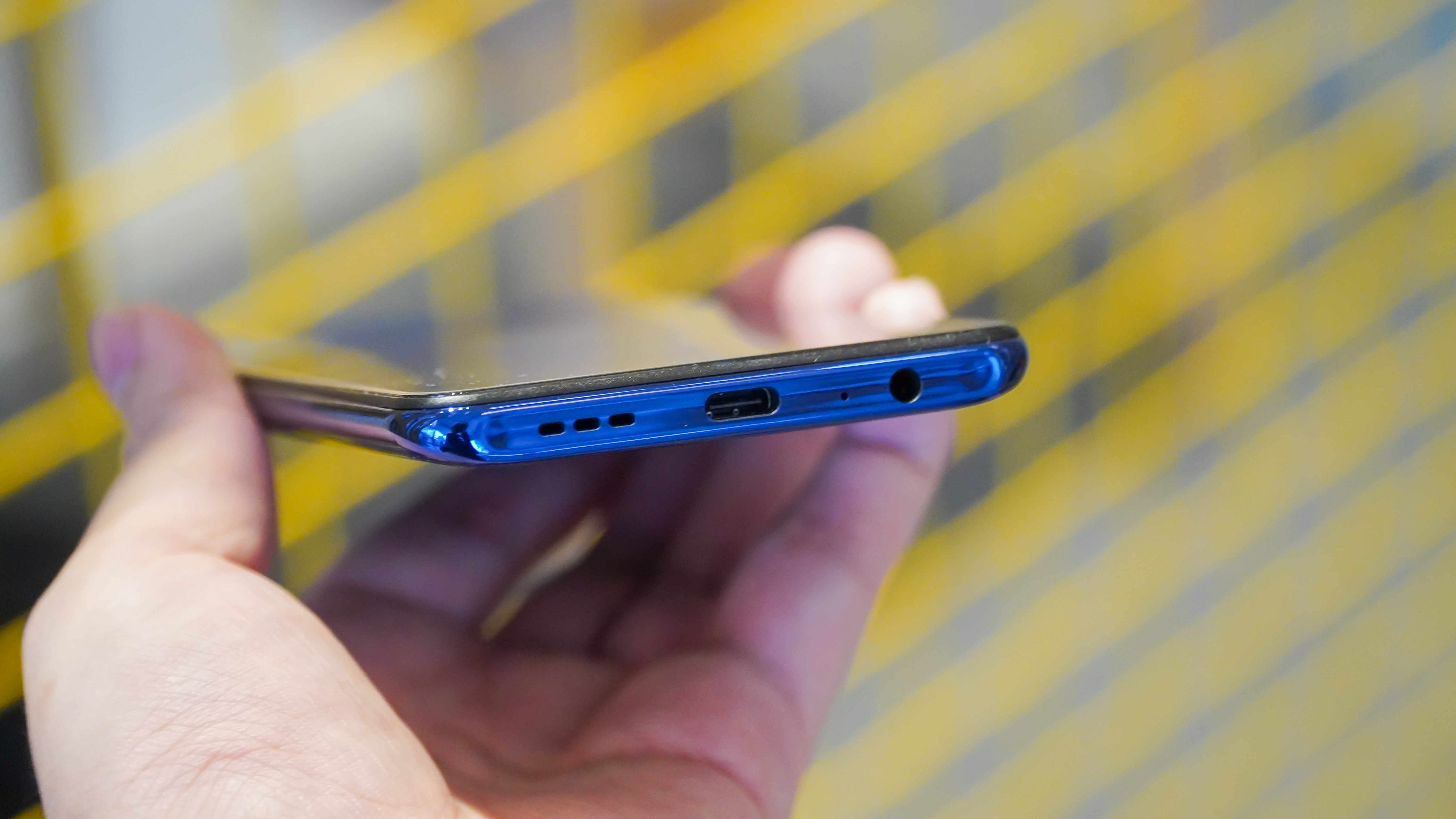 co nen mua Vsmart Active 3 anh 6