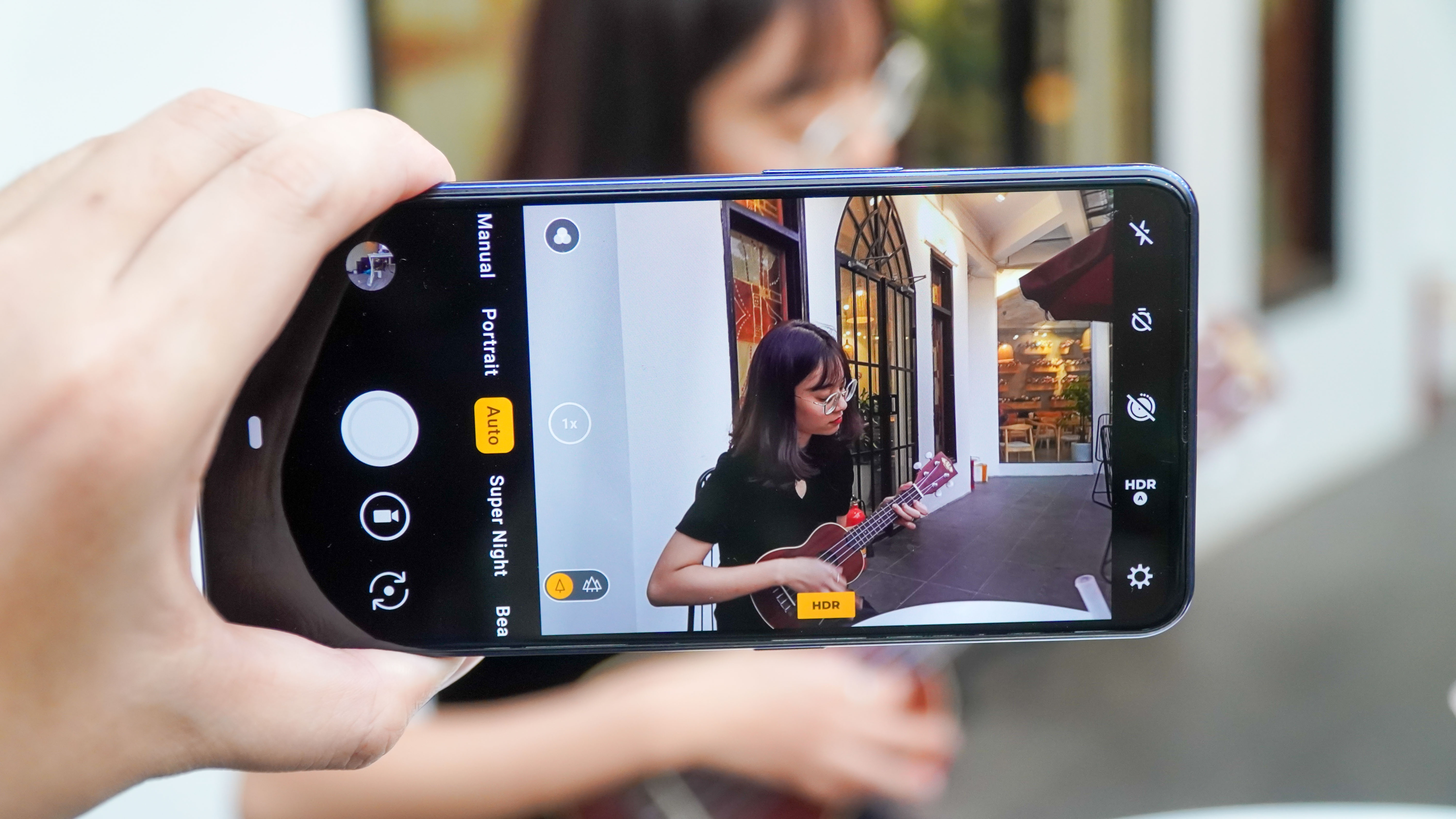 co nen mua Vsmart Active 3 anh 3