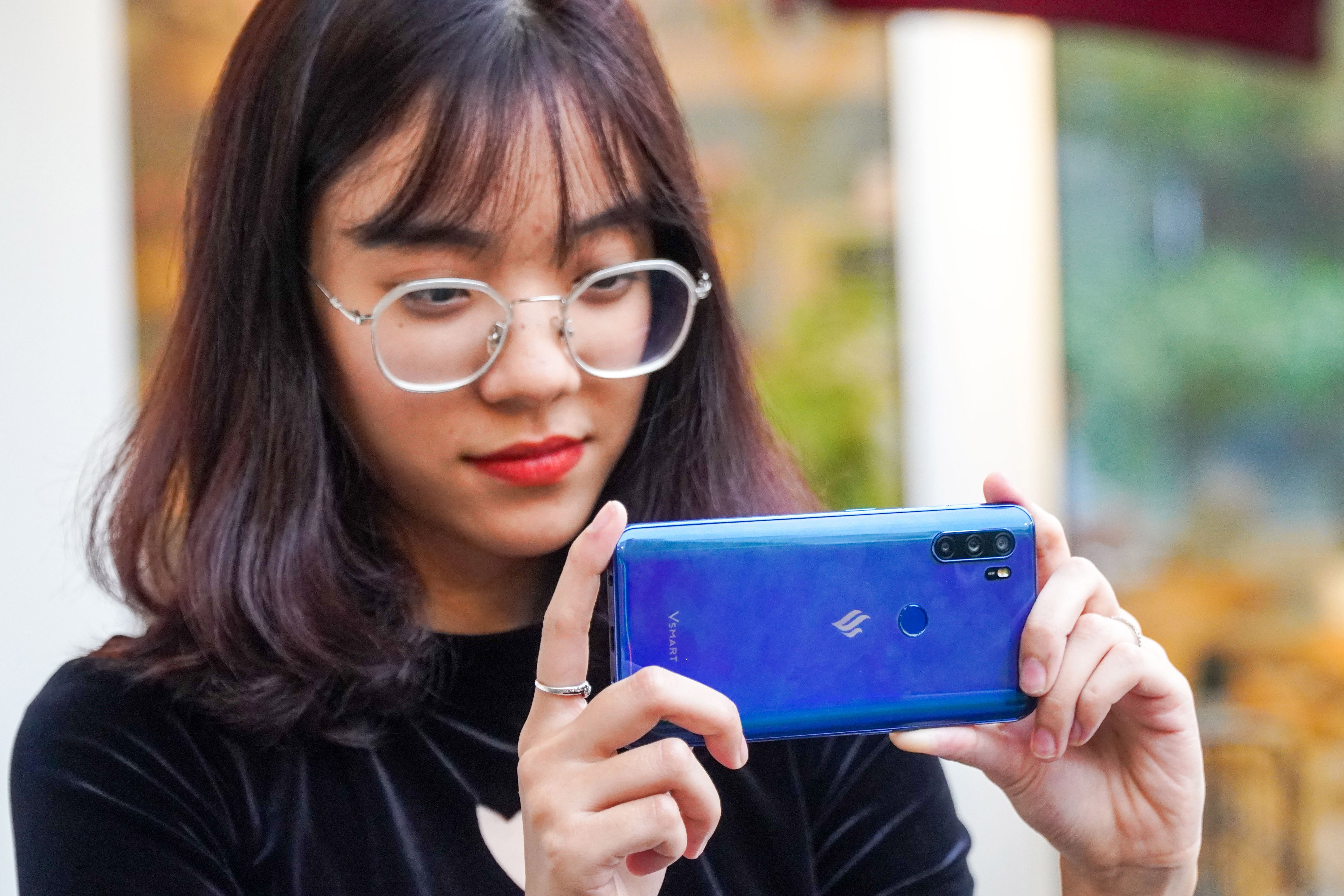 co nen mua Vsmart Active 3 anh 1