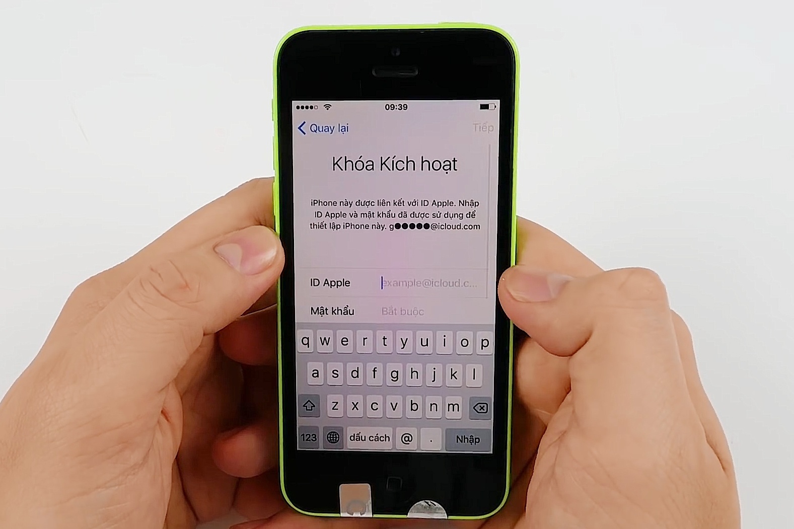 Mua iPhone 5C gia 800.000 dong nhan phai may an iCloud hinh anh