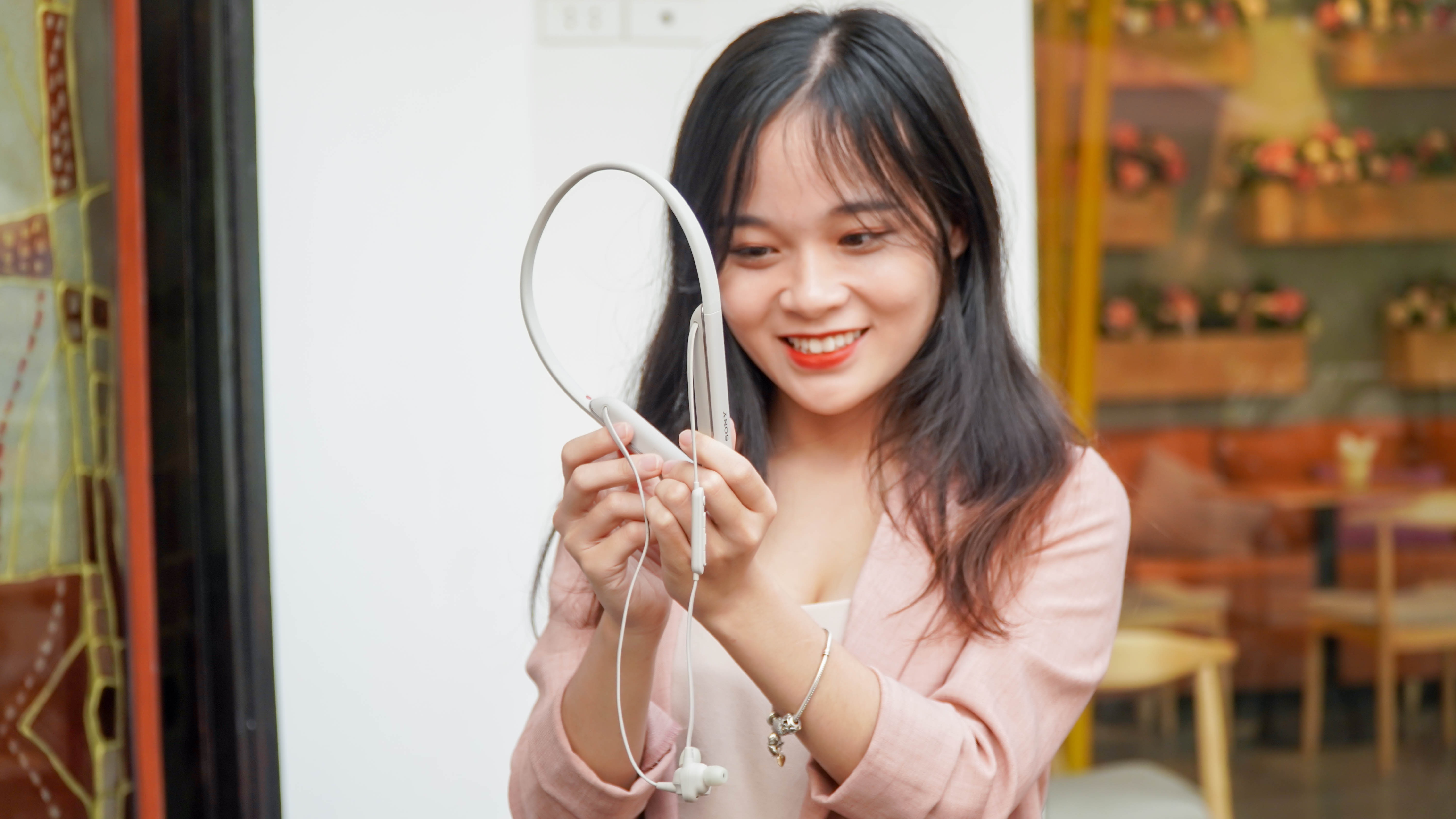 danh gia tai nghe Sony WI-1000XM2 anh 9