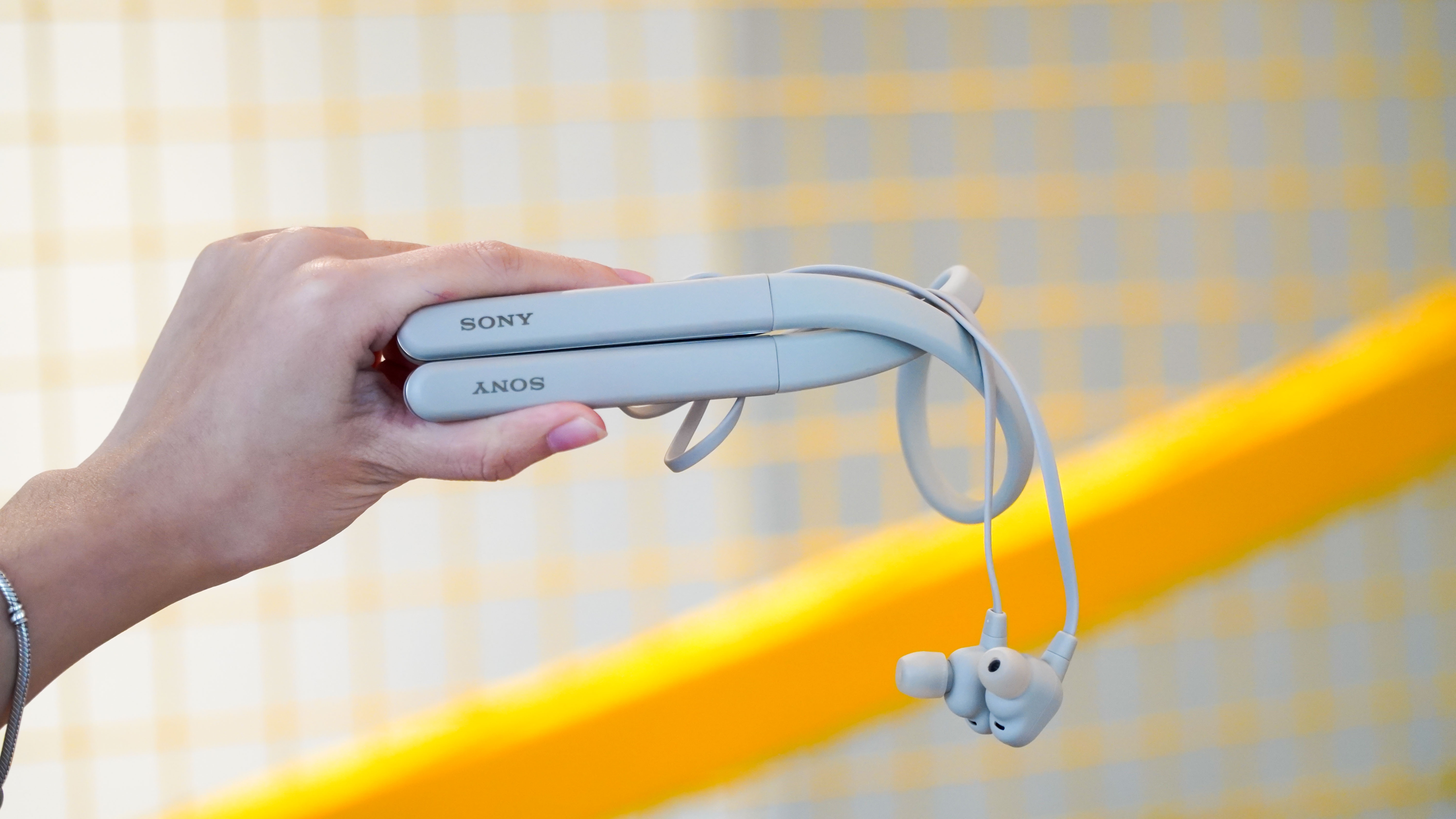 đánh giá tai nghe Sony WI-1000XM2 ảnh 5 danh gia tai nghe Sony WI-1000XM2 anh 5