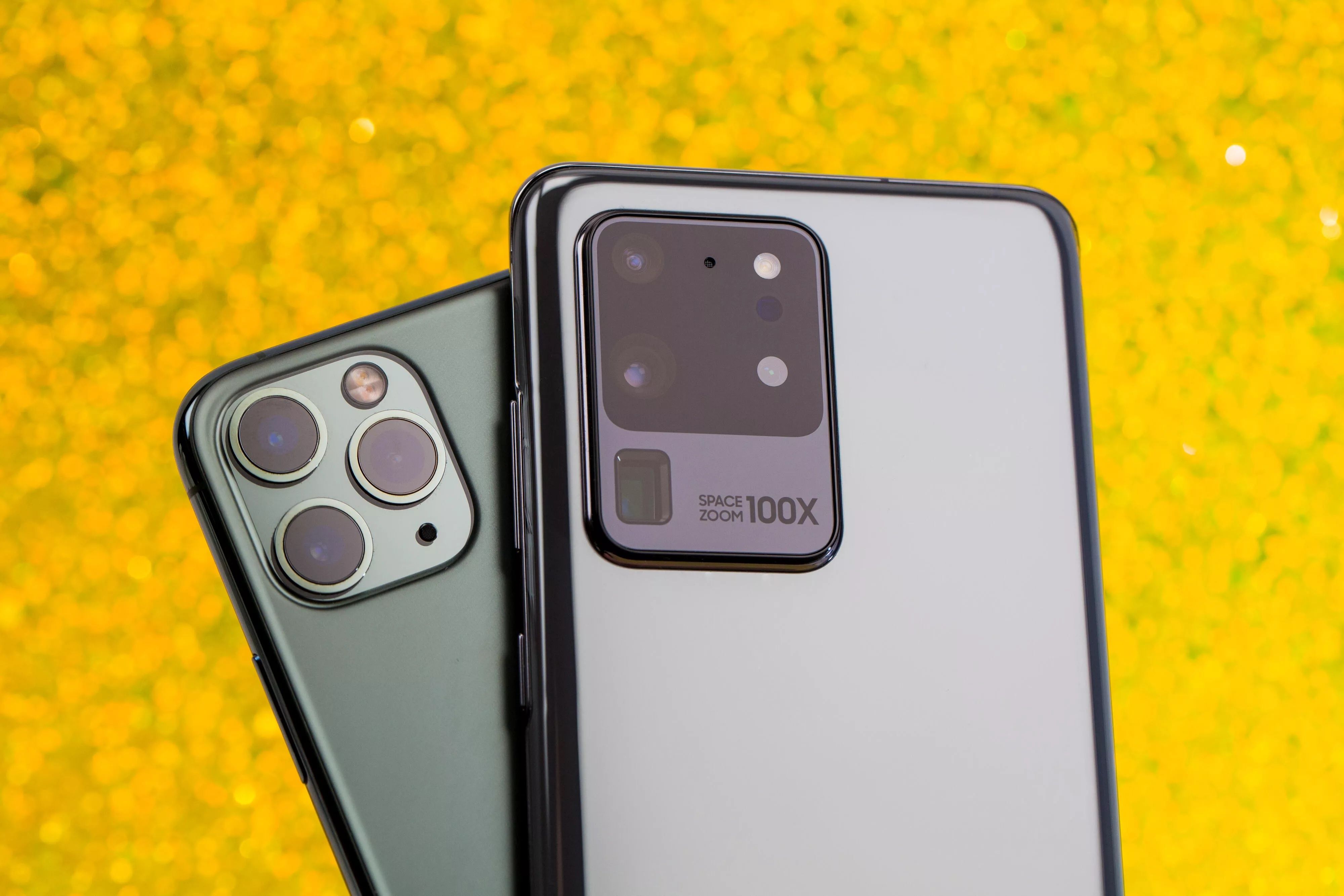 Cuoc chien Apple - Samsung khien gia smartphone cao khong tuong hinh anh