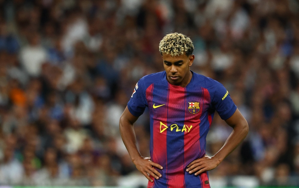 Yamal dien the nay thi con lau moi co Qua bong vang hinh anh