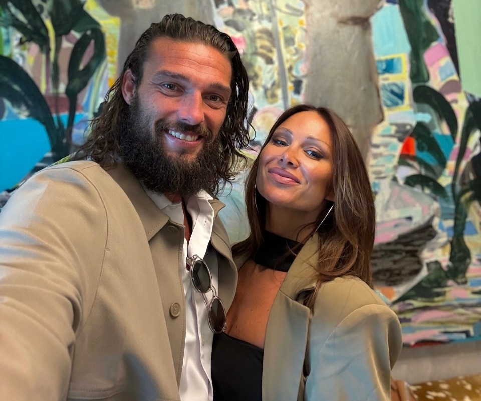 Andy Carroll va vong xoay 'doc hai' cua mot moi tinh chop nhoang hinh anh