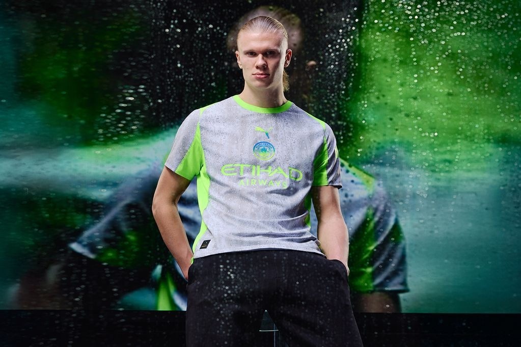 Man City ra mat mau ao moi day u am hinh anh