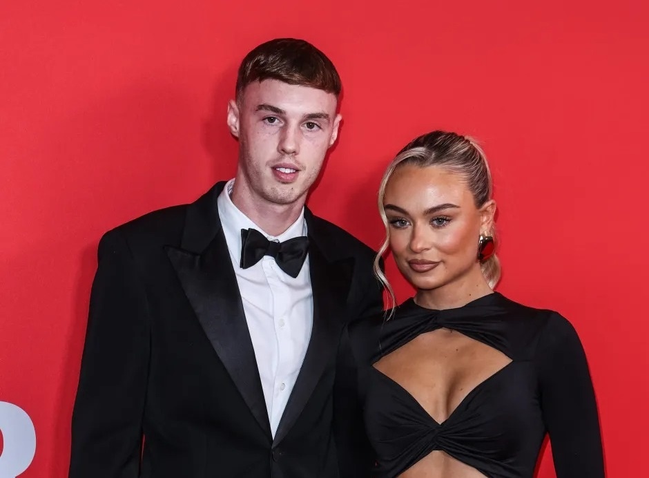 Ban gai cu Palmer mac vay xe nguc tao bao day an y hinh anh