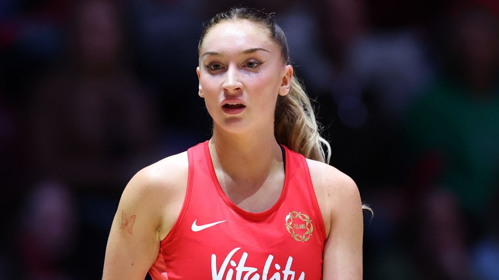 Scholes bat con gai bo ngay ao dau Arsenal dang mac hinh anh