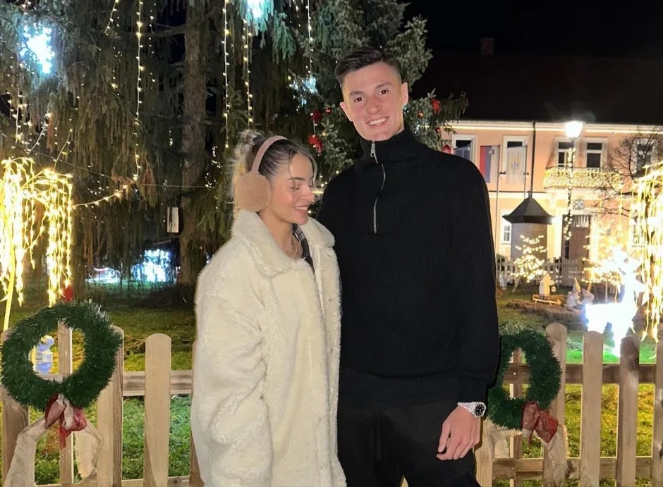 Sesko bi che di xe 'que mua' va ton xang den san tap MU hinh anh