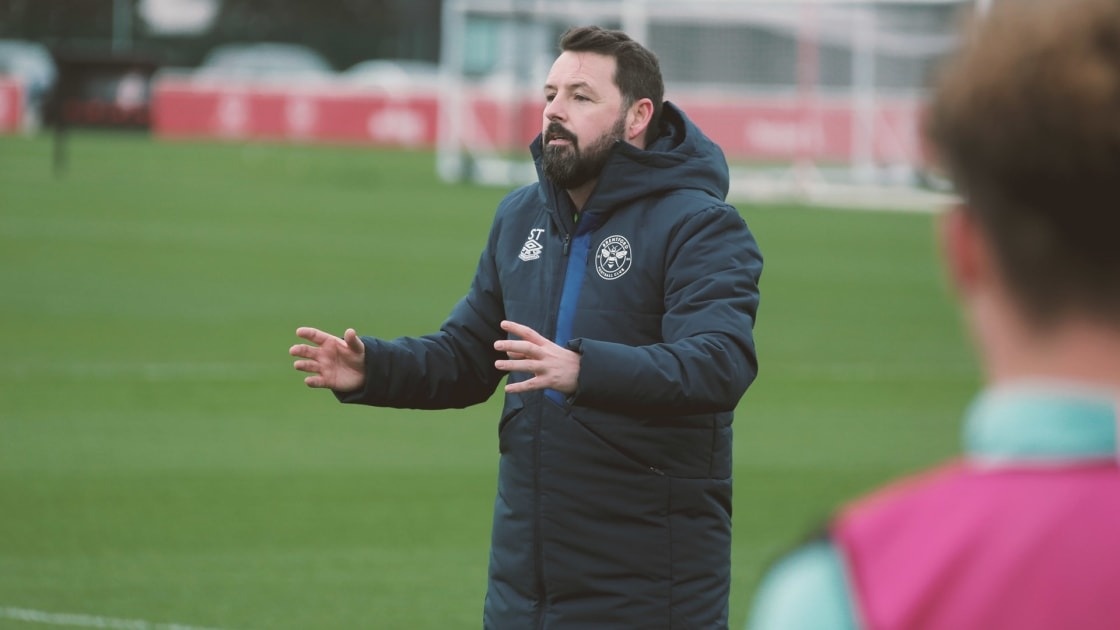 MU dua nguoi cu cua Man City ve cam trich dao tao tre hinh anh