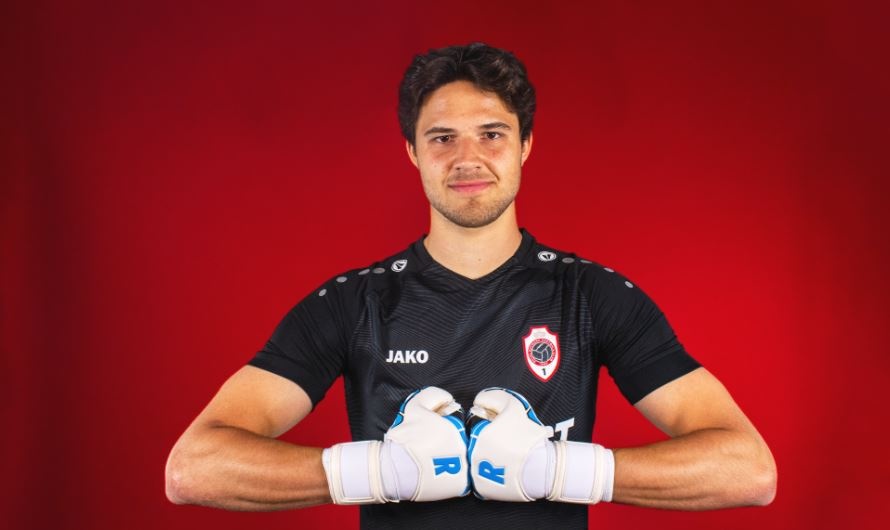 Thu mon Bi bo tran, cho kiem tra y te o MU hinh anh