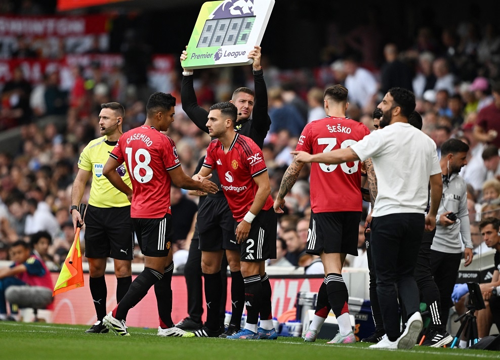 Khoang trong o hang tien ve Man Utd van la mot van de hinh anh