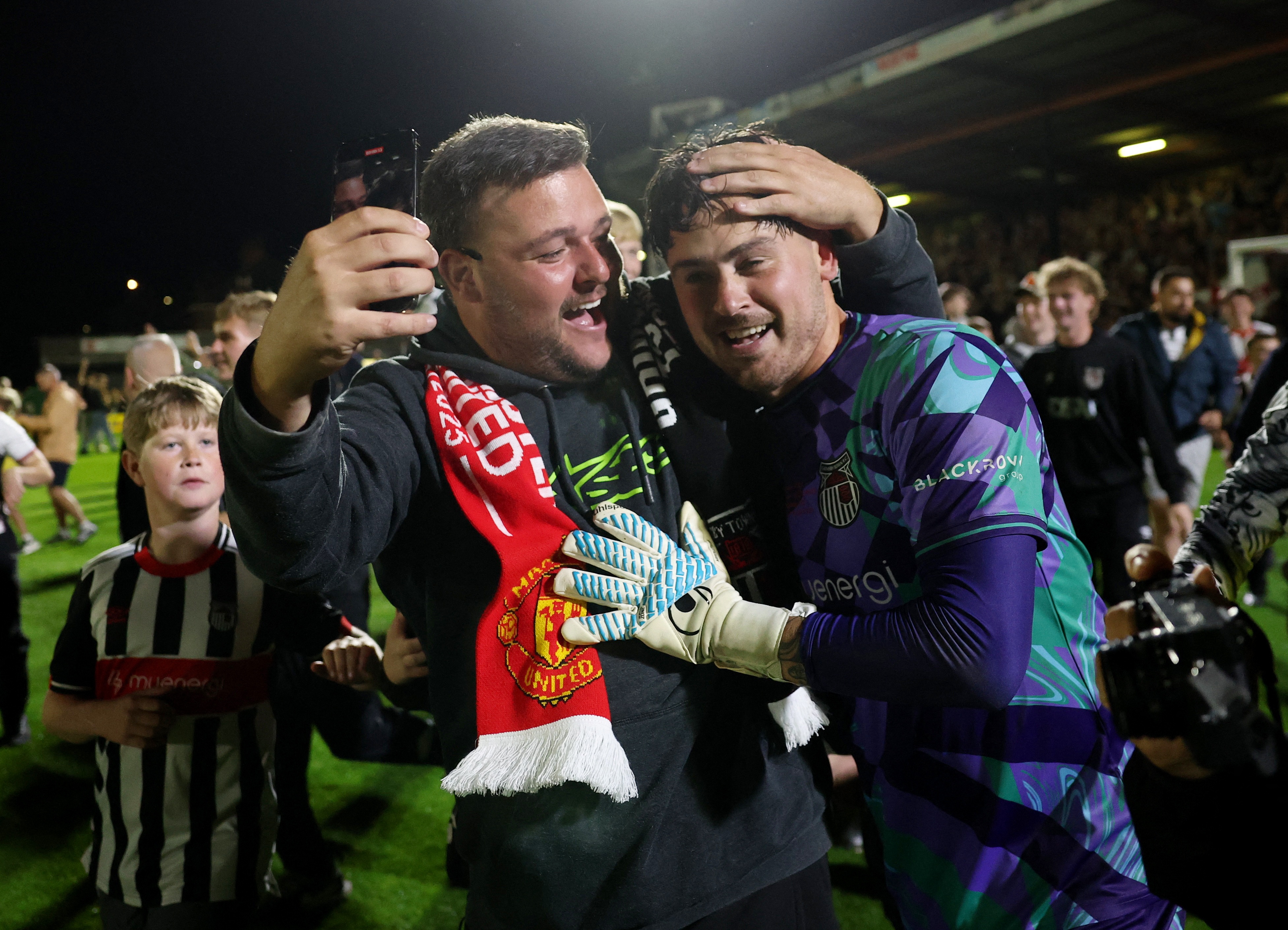 Thu mon Grimsby dau kho khi thay MU bi loai hinh anh