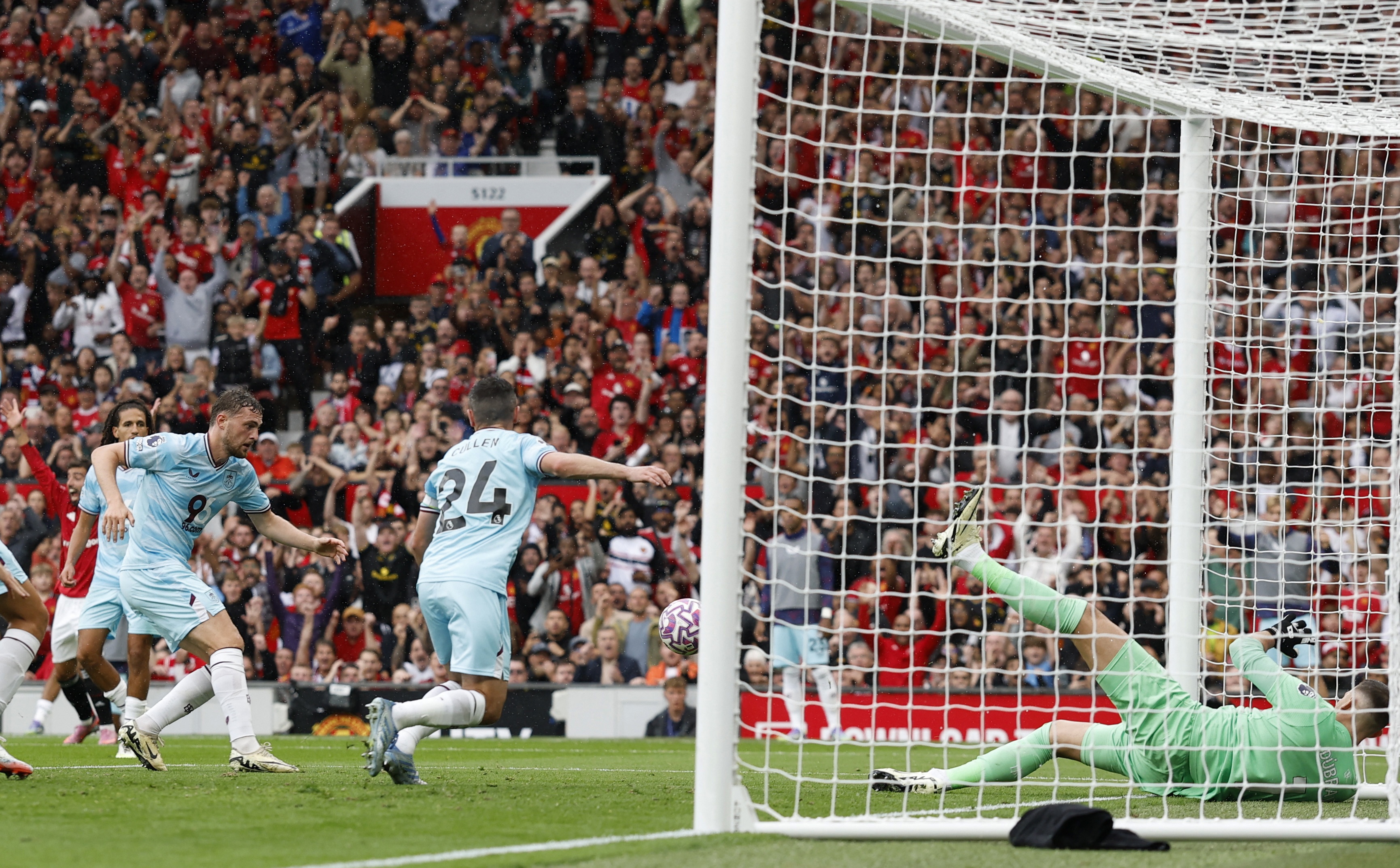 MU di vao lich su khi an 2 qua phan luoi dau mua hinh anh