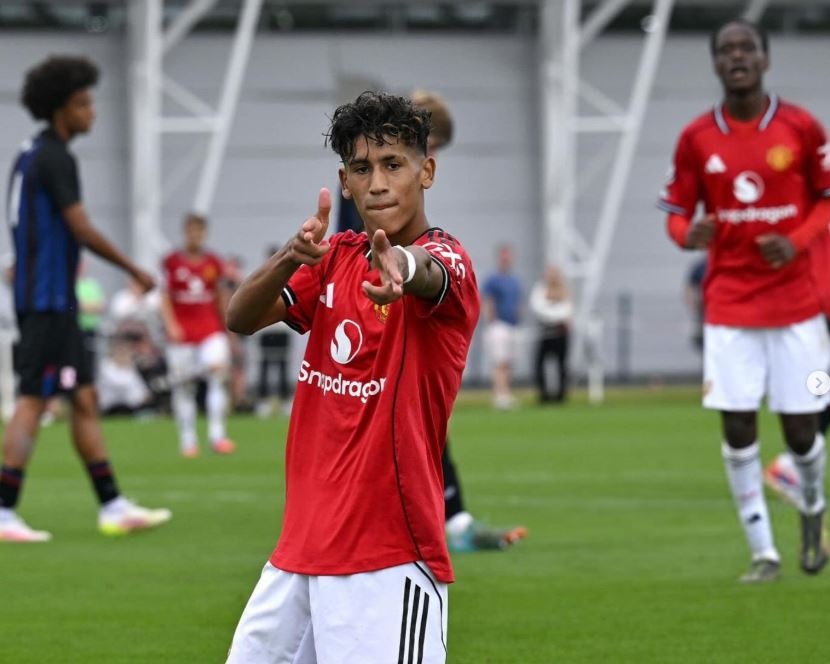 Cau thu co so ao to nhat cua MU lap hat-trick trong 22 phut hinh anh