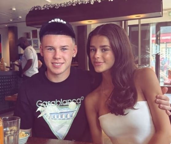 Con trai cua Rooney hen ho voi nguoi mau hinh anh