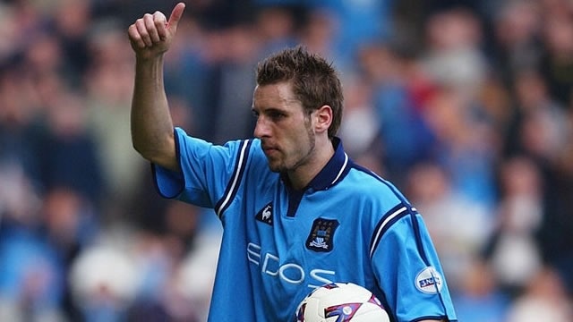 Hai con trai cua cuu tien dao Man City lan luot bi bat hinh anh