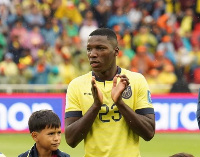 Gap Argentina, sao Chelsea linh the do sau nu hon hinh anh