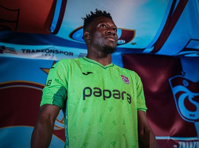 Vua roi MU, Onana tuyen bo vo cung hanh phuc hinh anh