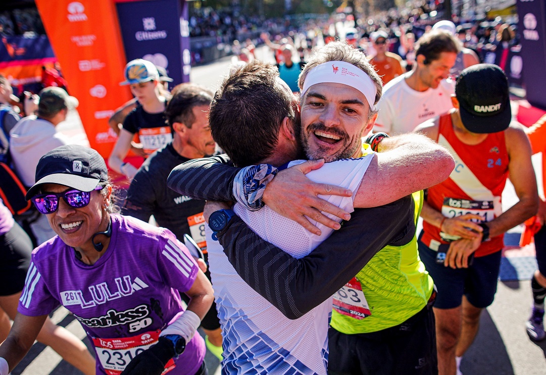 Nguoi dan ong bi ung thu vu chay marathon de vuot benh tat hinh anh