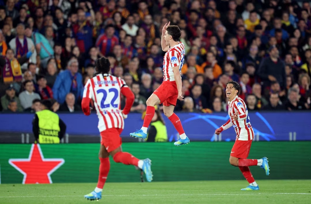 Atletico thang Barcelona vi dam thua dung luc hinh anh