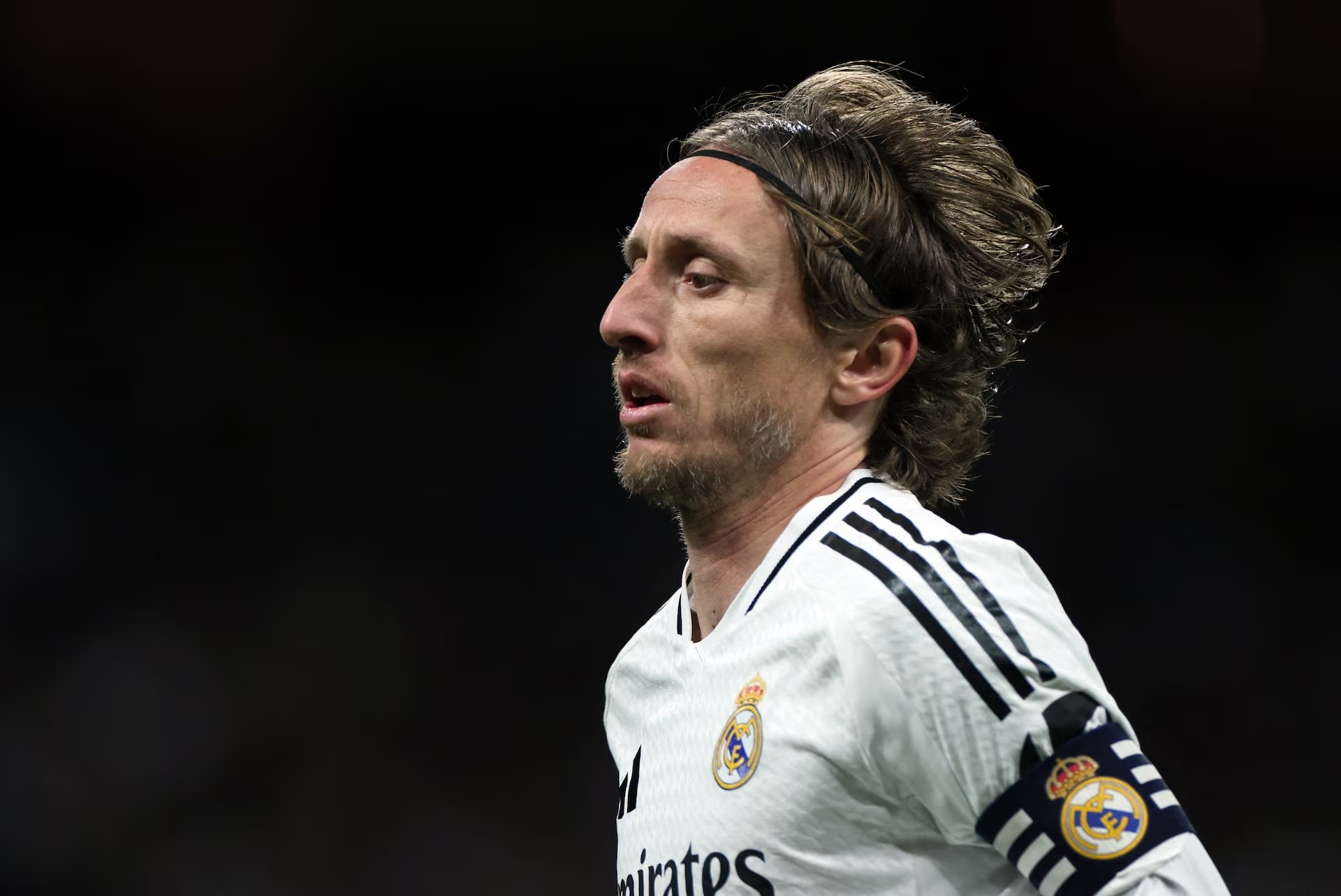 Real Madrid muon yen on dung Mourinho, phai goi lai Modric hinh anh