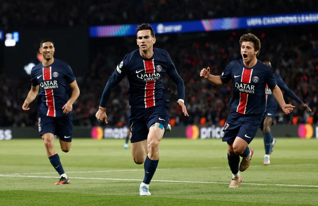 Ba chang ngu lam PSG  co the pha hong giac mo Arsenal hinh anh